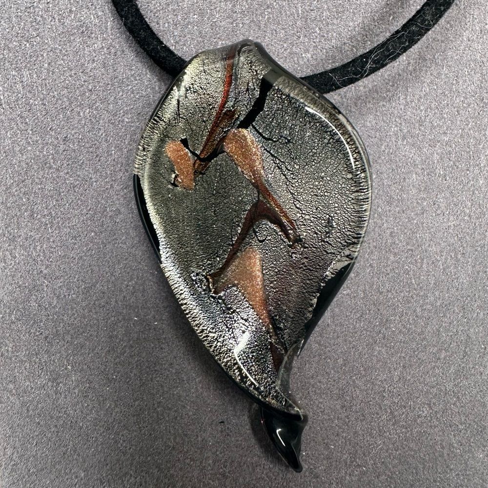 Artisan Glass Leaf Pendant Necklace Handcrafted Murano Style Swirl Black Cord - Picture 6 of 10